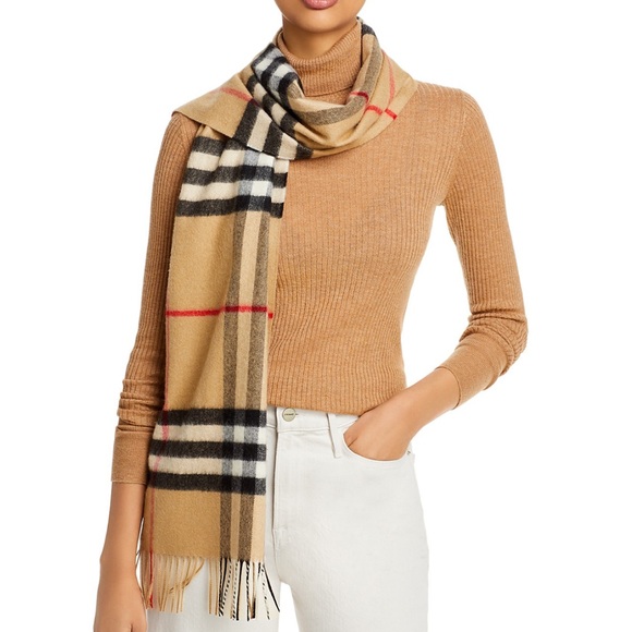 Burberry 🎉host pickx2🎉NWT Authentic Signature Check Cashmere Scarf - Picture 5 of 10